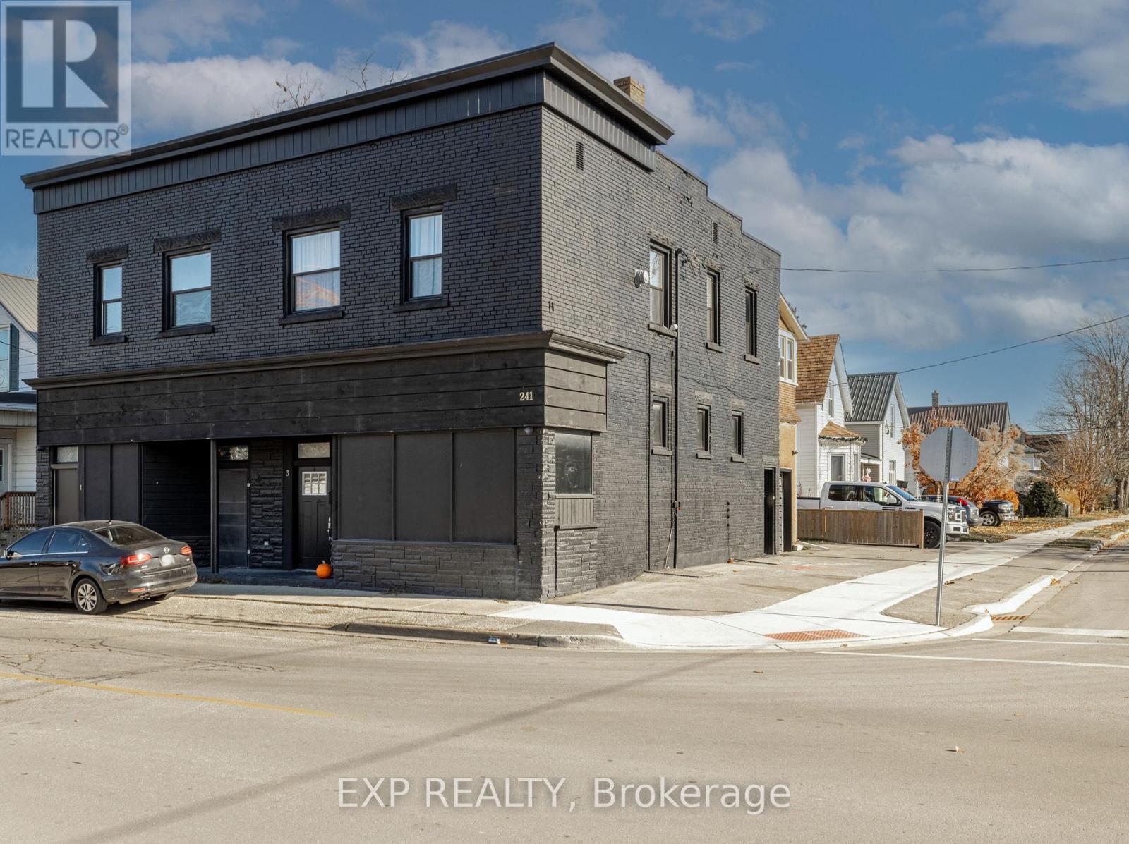 Photo 3 of 21 for 241 Ross Street