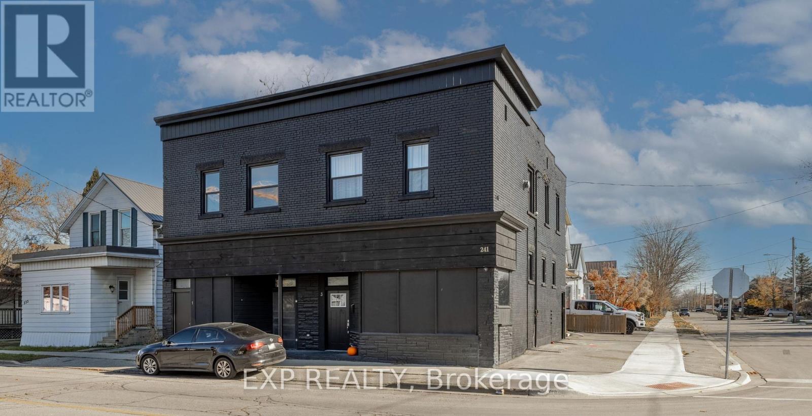 241 Ross Street, St. Thomas, Ontario  N5R 3Y5 - Photo 2 - X12805024