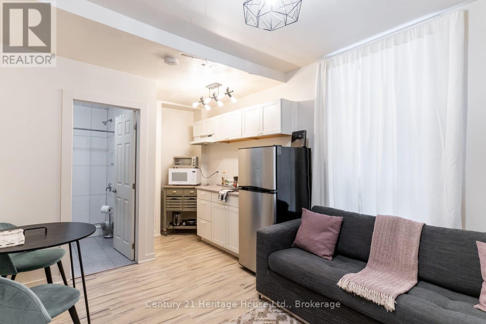 2 - 212 Wilson Street, Hamilton (Landsdale), Ontario  L8R 1E5 - Photo 4 - X12805776