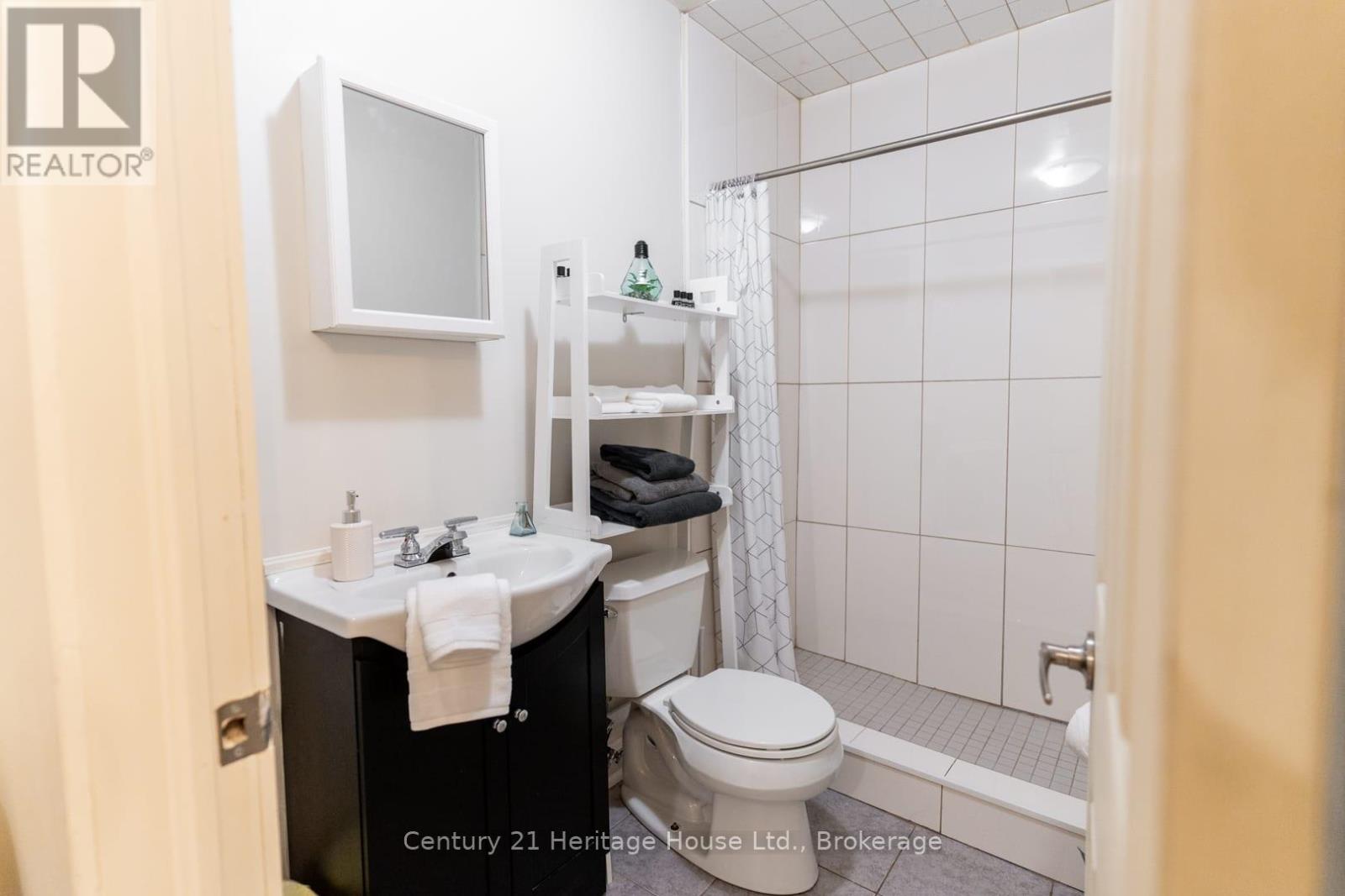 2 - 212 Wilson Street, Hamilton (Landsdale), Ontario  L8R 1E5 - Photo 6 - X12805776