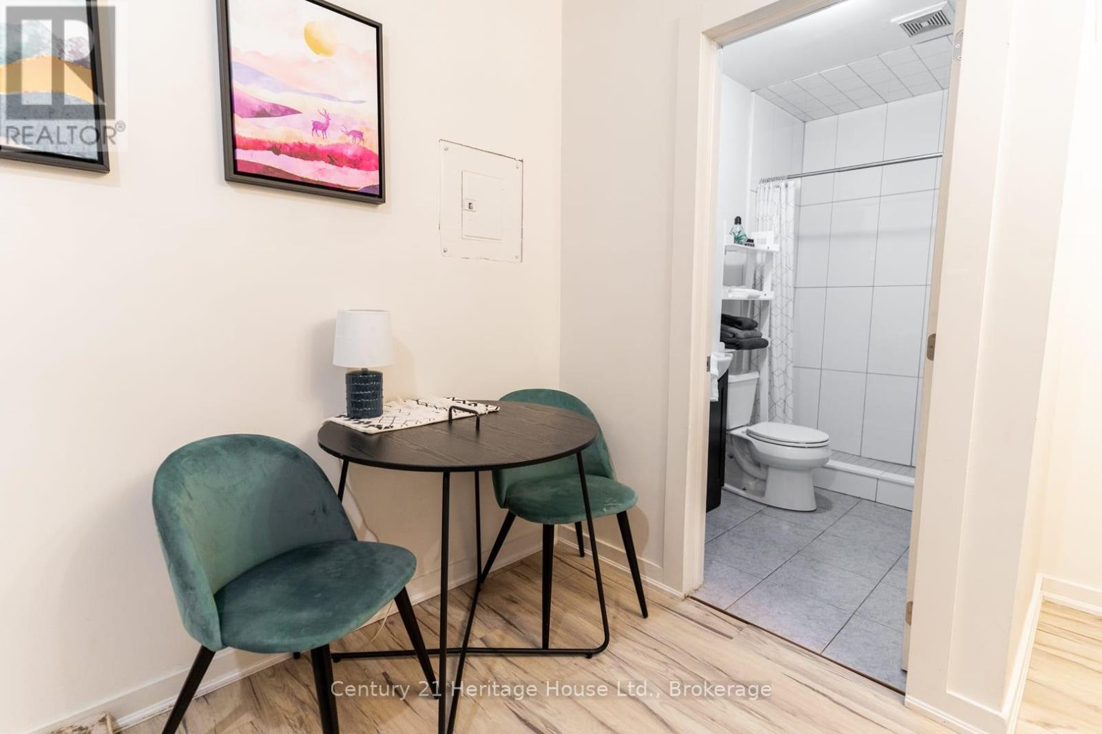 2 - 212 Wilson Street, Hamilton (Landsdale), Ontario  L8R 1E5 - Photo 8 - X12805776