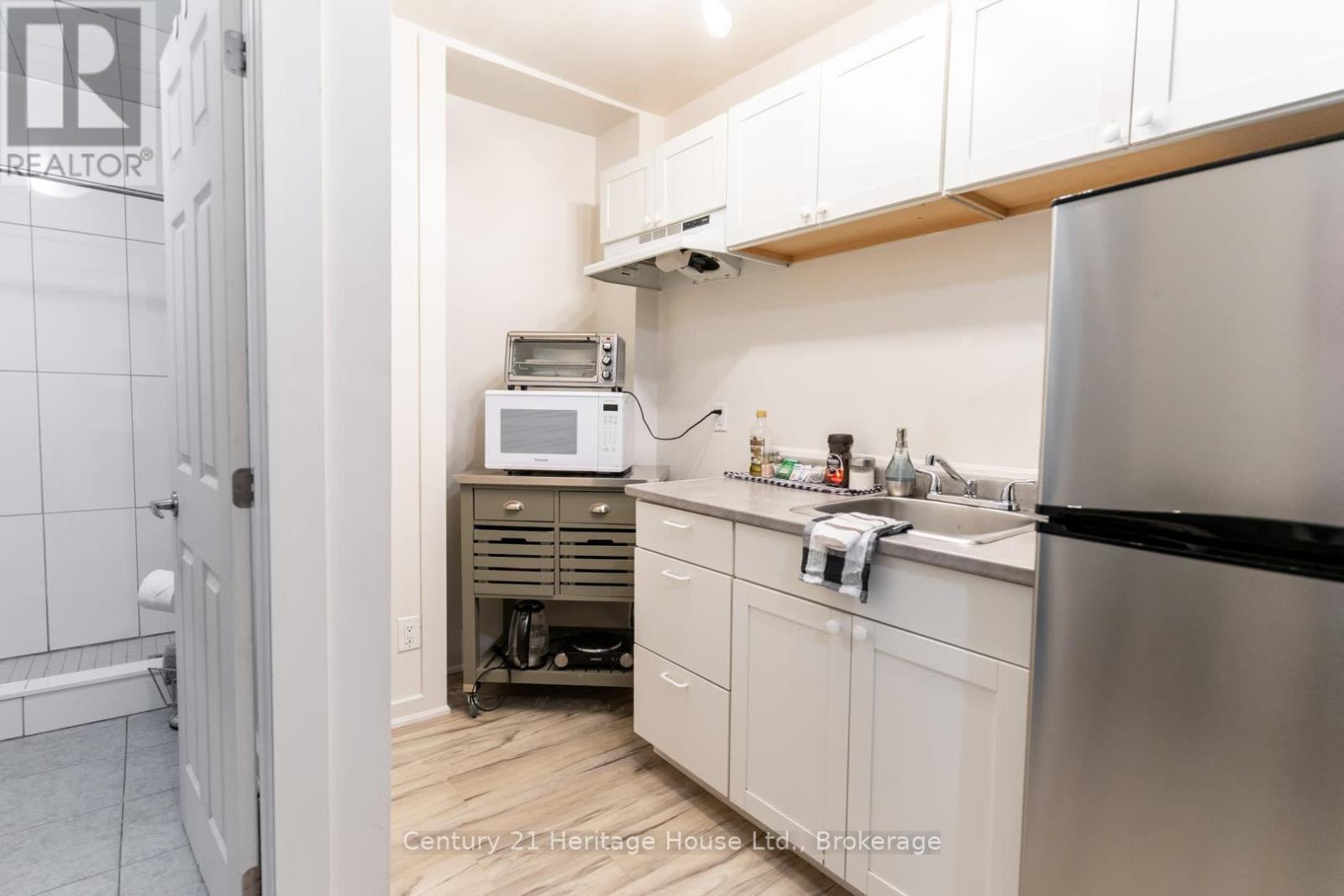 2 - 212 Wilson Street, Hamilton (Landsdale), Ontario  L8R 1E5 - Photo 9 - X12805776