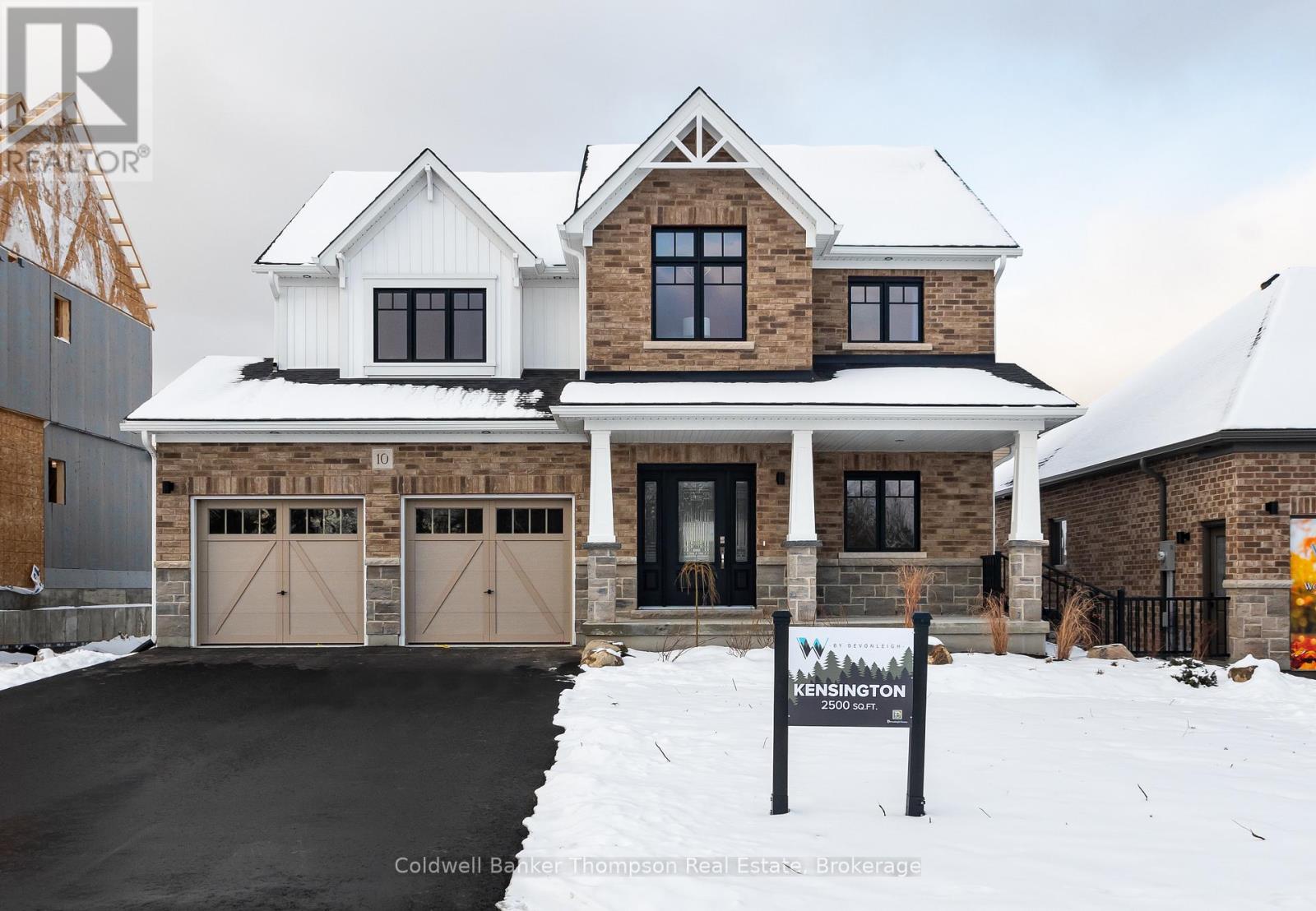 <div class="slider-price">$1,199,900</div><p>10 Charles Morley Boulevard, Huntsville, Ontario</p>