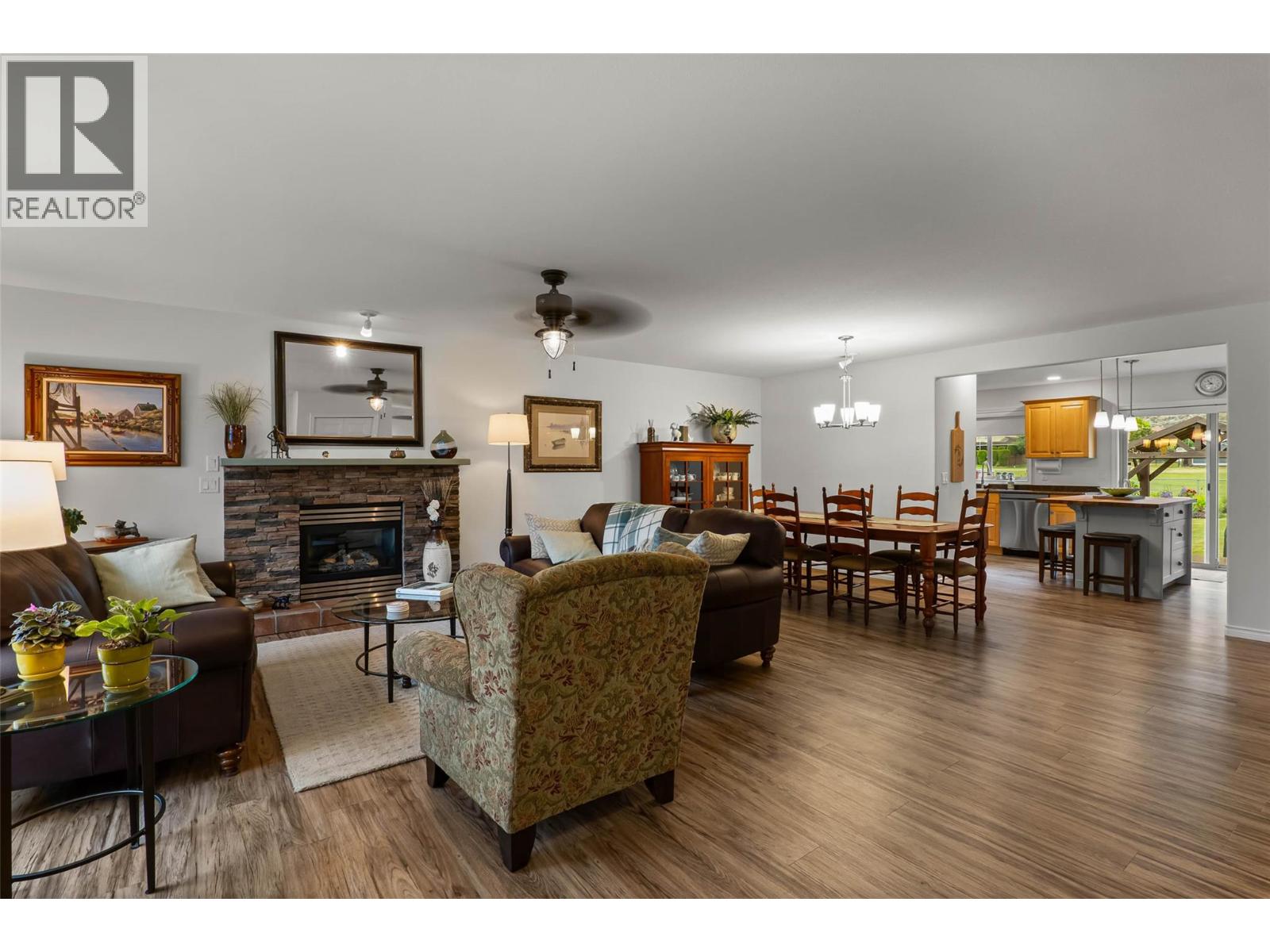 3712 Navatanee Drive, Kamloops, British Columbia  V2H 1S1 - Photo 3 - 10376524