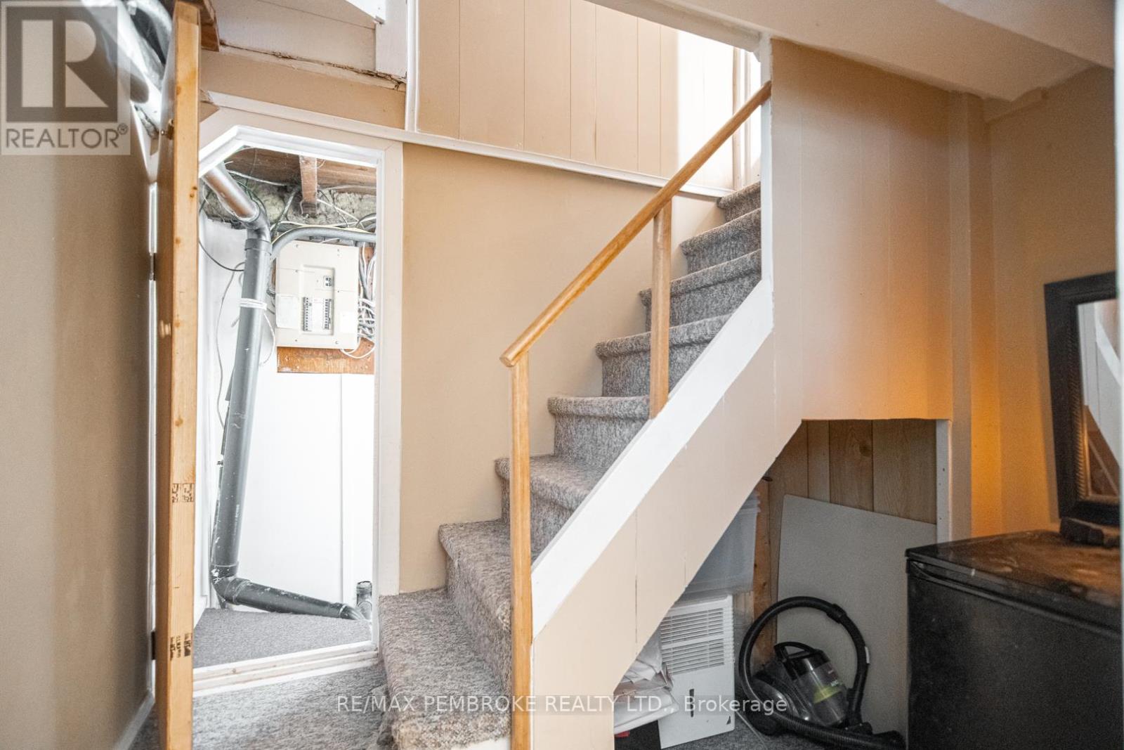 561 Hamilton Street W, Laurentian Valley, Ontario  K8A 6N9 - Photo 13 - X12805748