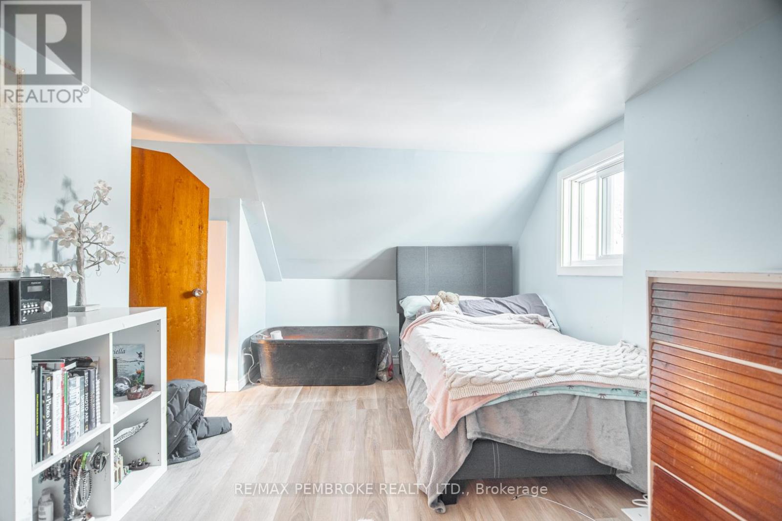 561 Hamilton Street W, Laurentian Valley, Ontario  K8A 6N9 - Photo 21 - X12805748