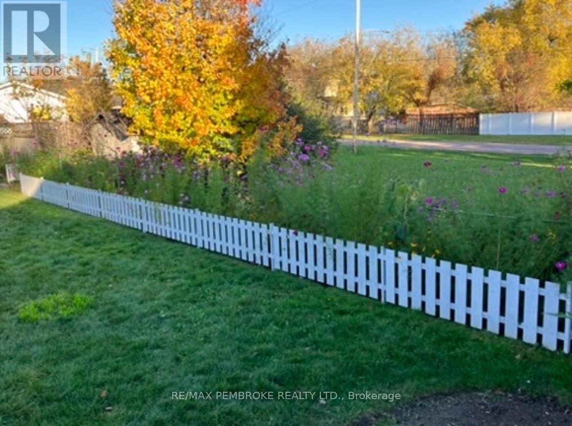 561 Hamilton Street W, Laurentian Valley, Ontario  K8A 6N9 - Photo 27 - X12805748