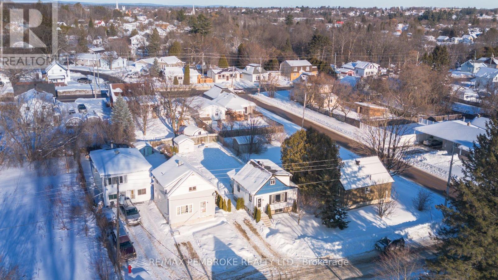 561 Hamilton Street W, Laurentian Valley, Ontario  K8A 6N9 - Photo 28 - X12805748