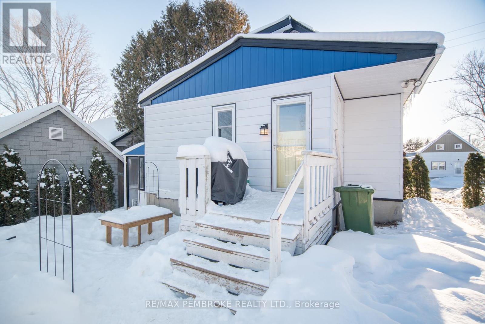 561 Hamilton Street W, Laurentian Valley, Ontario  K8A 6N9 - Photo 33 - X12805748