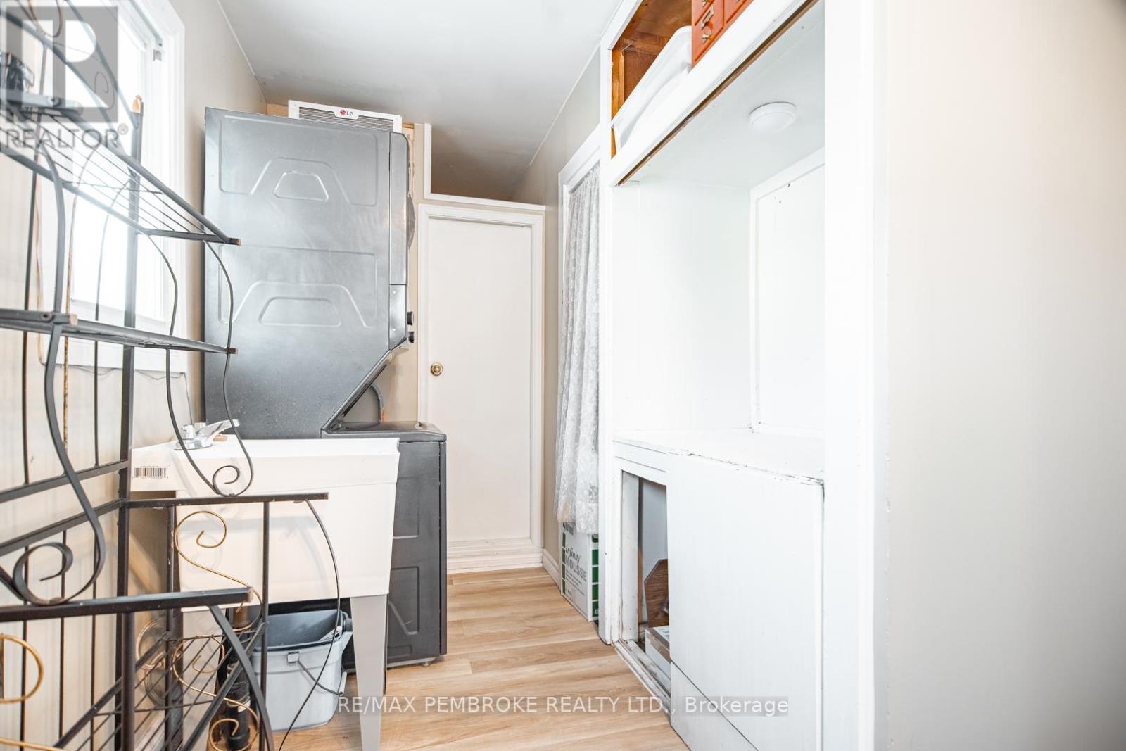 561 Hamilton Street W, Laurentian Valley, Ontario  K8A 6N9 - Photo 7 - X12805748