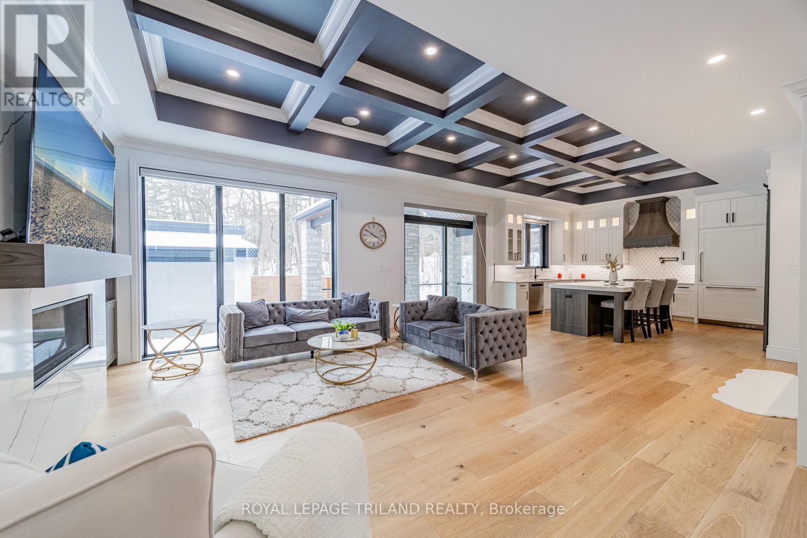 10175 Merrywood Drive, Lambton Shores, Ontario  N0M 1T0 - Photo 12 - X12681430