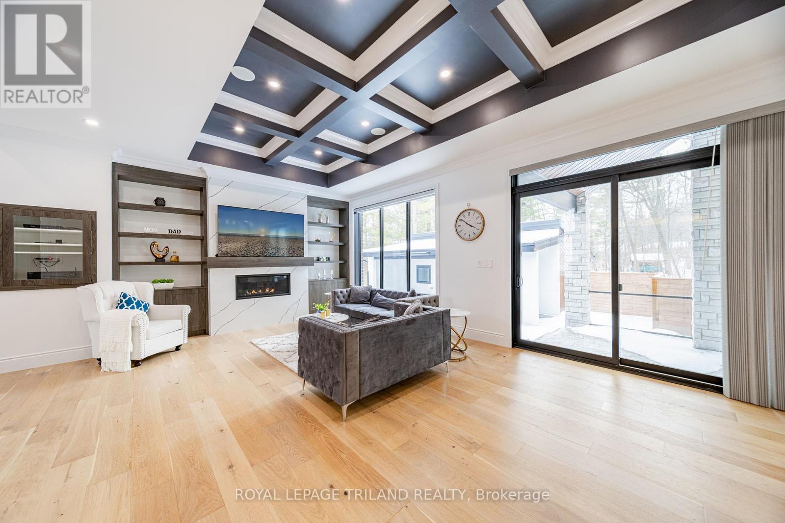 10175 Merrywood Drive, Lambton Shores, Ontario  N0M 1T0 - Photo 13 - X12681430