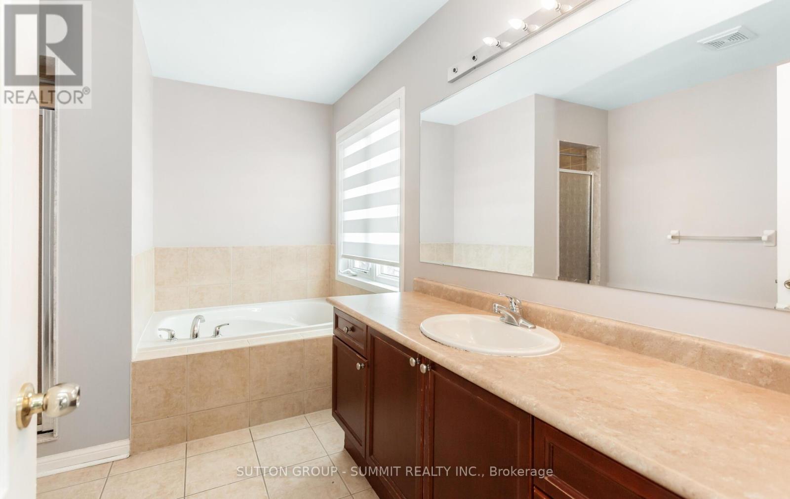 7570 Saint Barbara Boulevard, Mississauga, Ontario  L5W 0B6 - Photo 23 - W12804520