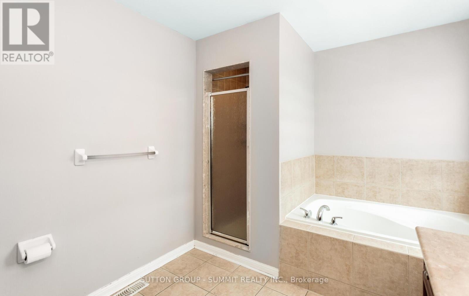 7570 Saint Barbara Boulevard, Mississauga, Ontario  L5W 0B6 - Photo 24 - W12804520