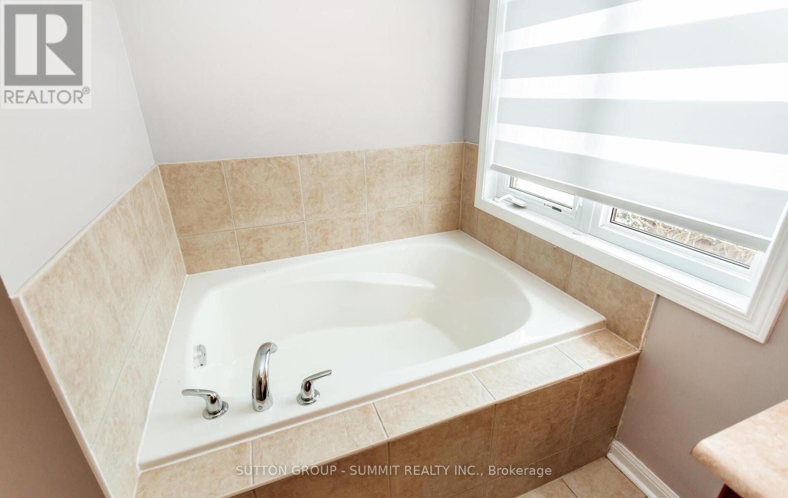 7570 Saint Barbara Boulevard, Mississauga, Ontario  L5W 0B6 - Photo 50 - W12804520