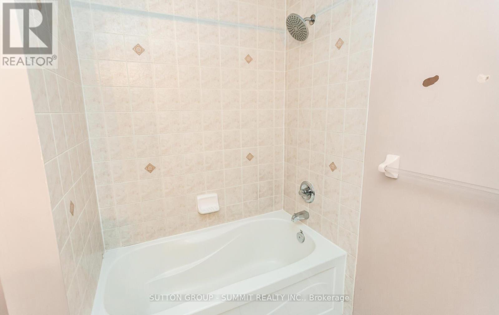 7570 Saint Barbara Boulevard, Mississauga, Ontario  L5W 0B6 - Photo 37 - W12804520