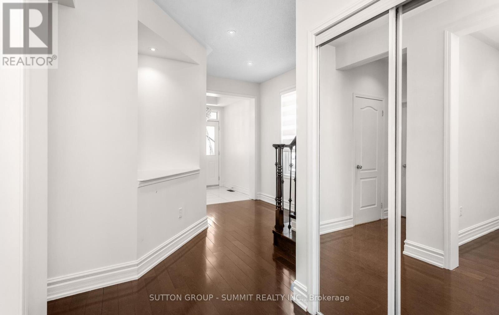 7570 Saint Barbara Boulevard, Mississauga, Ontario  L5W 0B6 - Photo 4 - W12804520