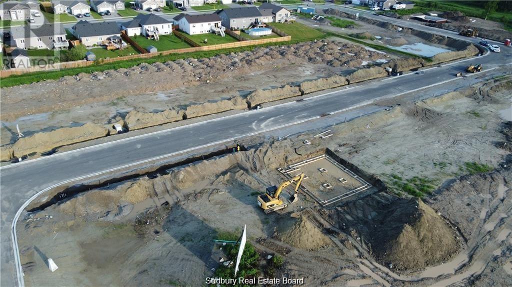 4304 Larocque Avenue, Val Caron, Ontario  P3P 1A3 - Photo 4 - 2126508