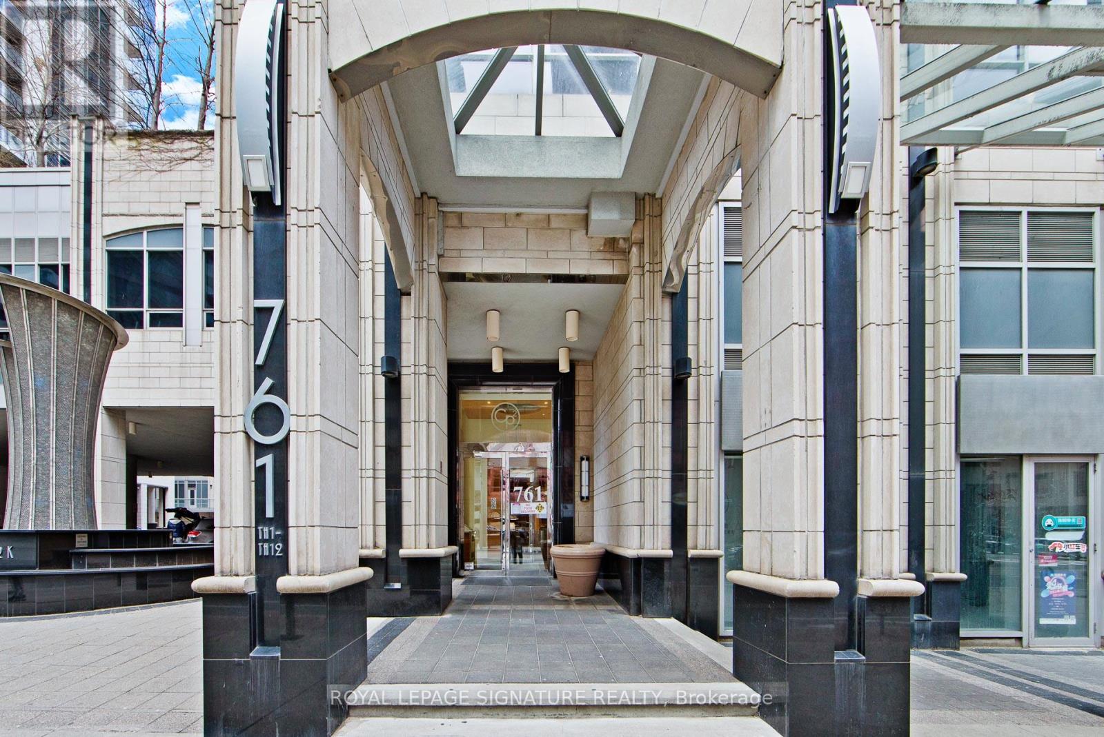 1907 - 761 Bay Street, Toronto, Ontario  M5G 2R2 - Photo 2 - C12805854