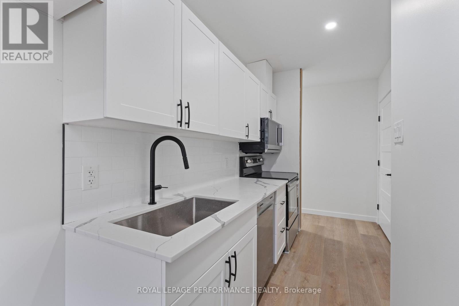 4 - 102 Sydney Street, Cornwall, Ontario  K6H 3H2 - Photo 3 - X12805738