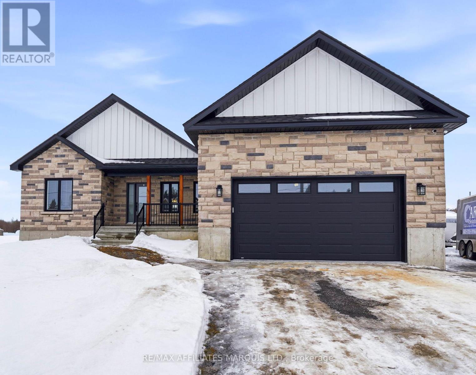 6836 James Crescent, South Glengarry, Ontario  K0C 2E0 - Photo 2 - X12805766