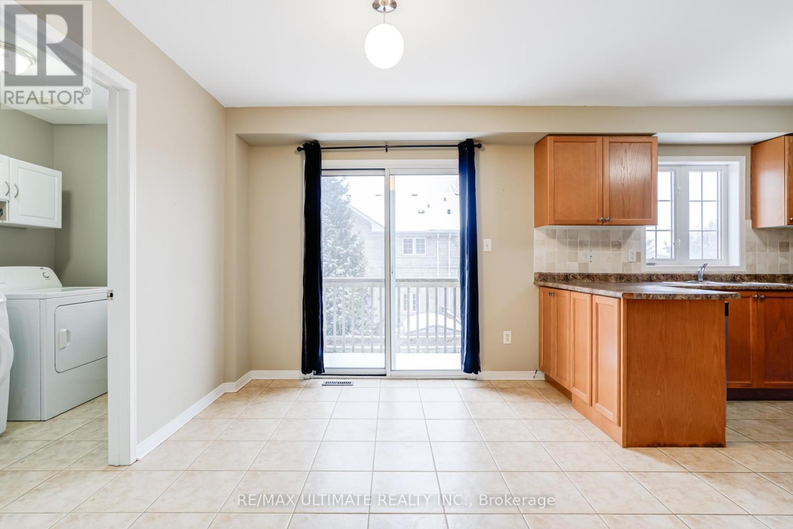 195 Knapton Drive, Newmarket, Ontario  L3X 3B5 - Photo 6 - N12805834