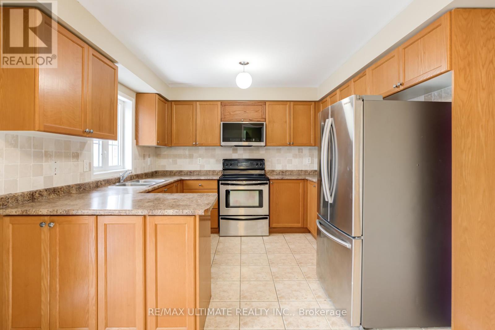 195 Knapton Drive, Newmarket, Ontario  L3X 3B5 - Photo 7 - N12805834