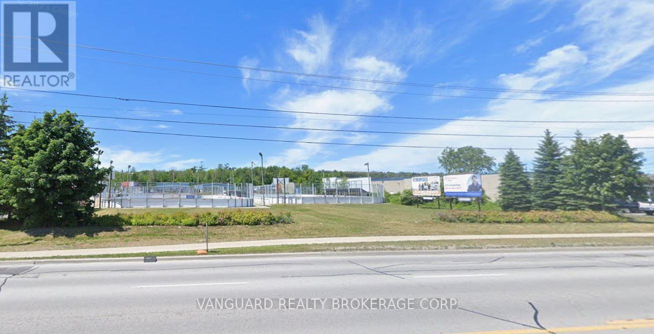 440 Dunlop Street, Barrie, Ontario L4N 1C2 - Photo 1 - S12805786