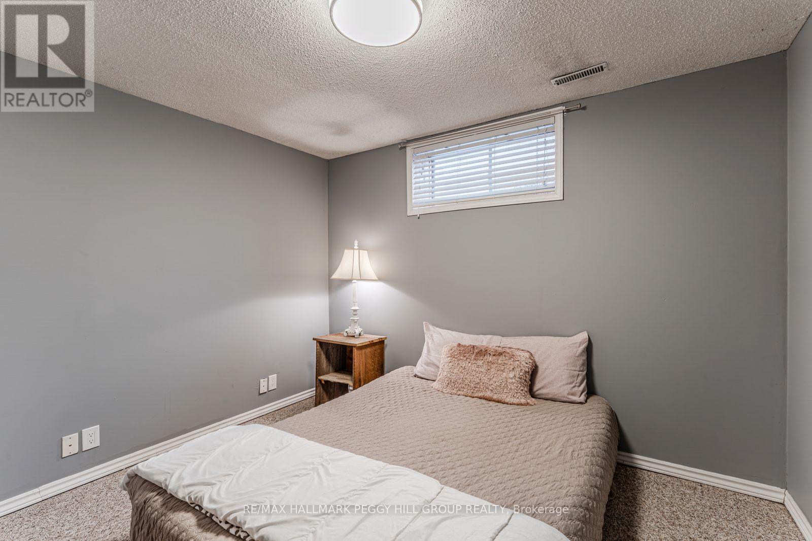 71 Radenhurst Crescent, Barrie, Ontario  L4M 6C5 - Photo 11 - S12805788