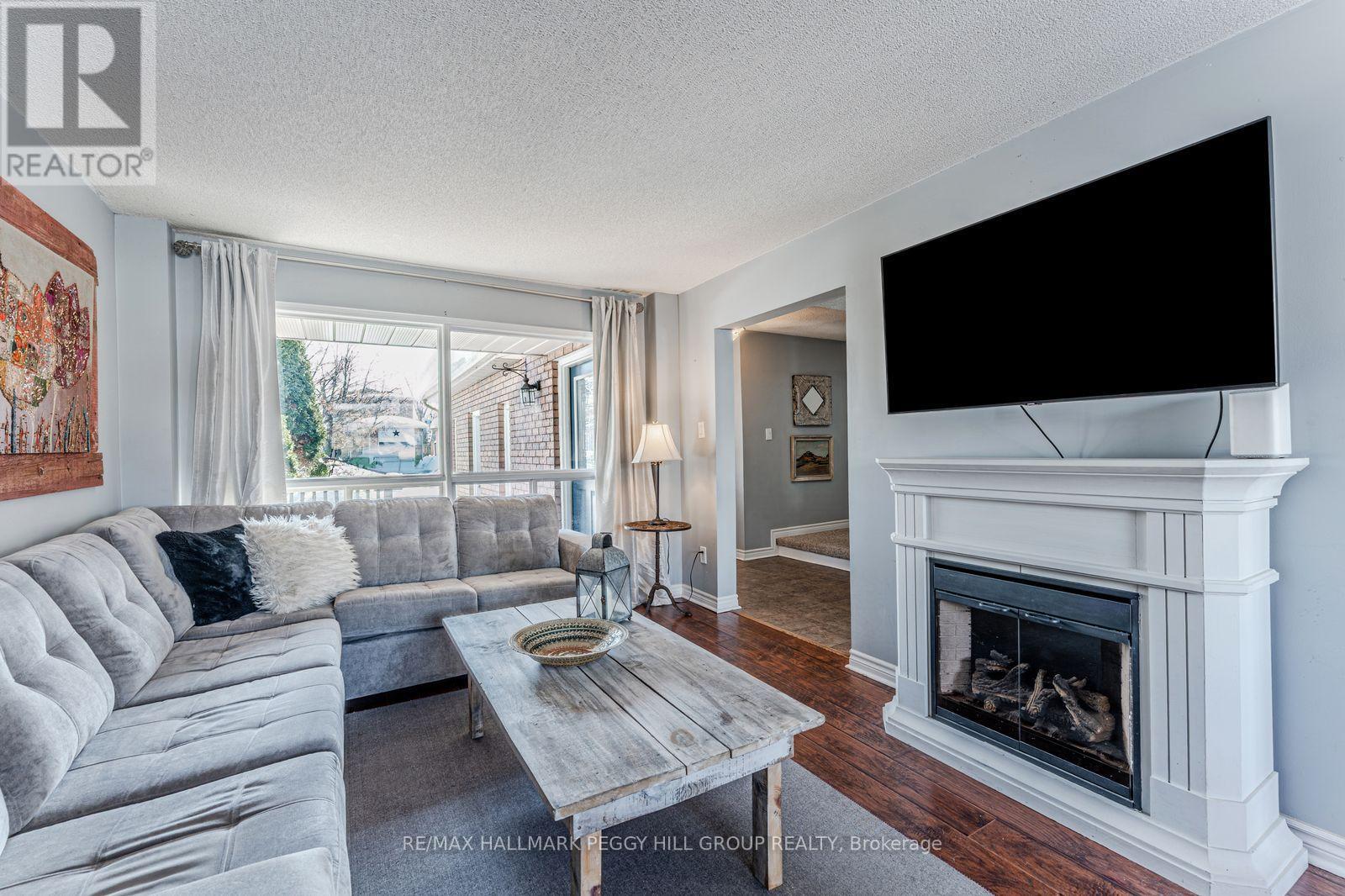 71 Radenhurst Crescent, Barrie, Ontario  L4M 6C5 - Photo 2 - S12805788