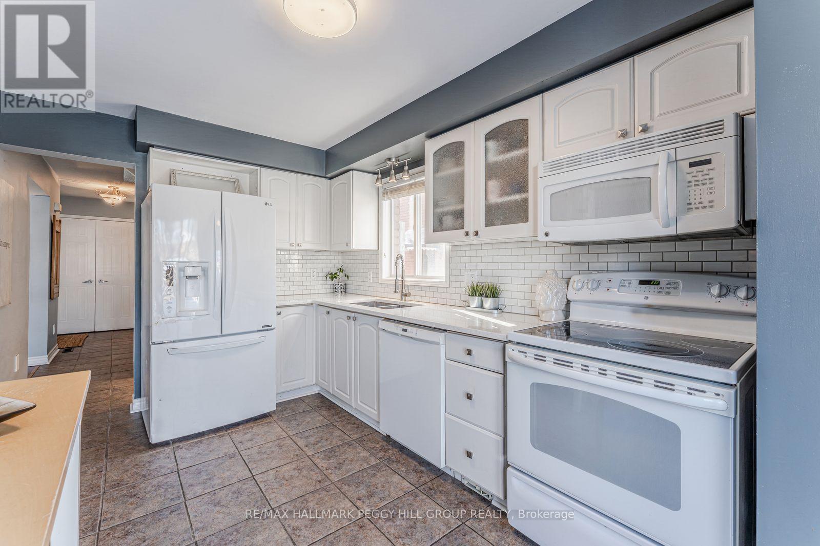 71 Radenhurst Crescent, Barrie, Ontario  L4M 6C5 - Photo 5 - S12805788