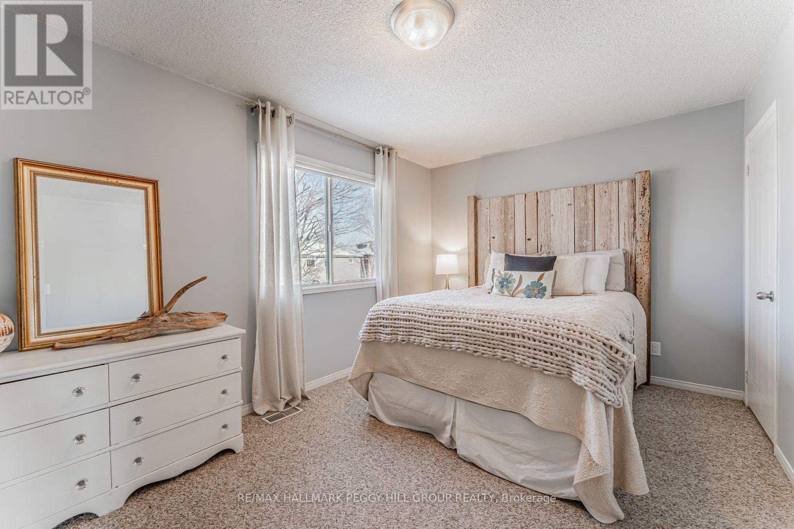 71 Radenhurst Crescent, Barrie, Ontario  L4M 6C5 - Photo 6 - S12805788