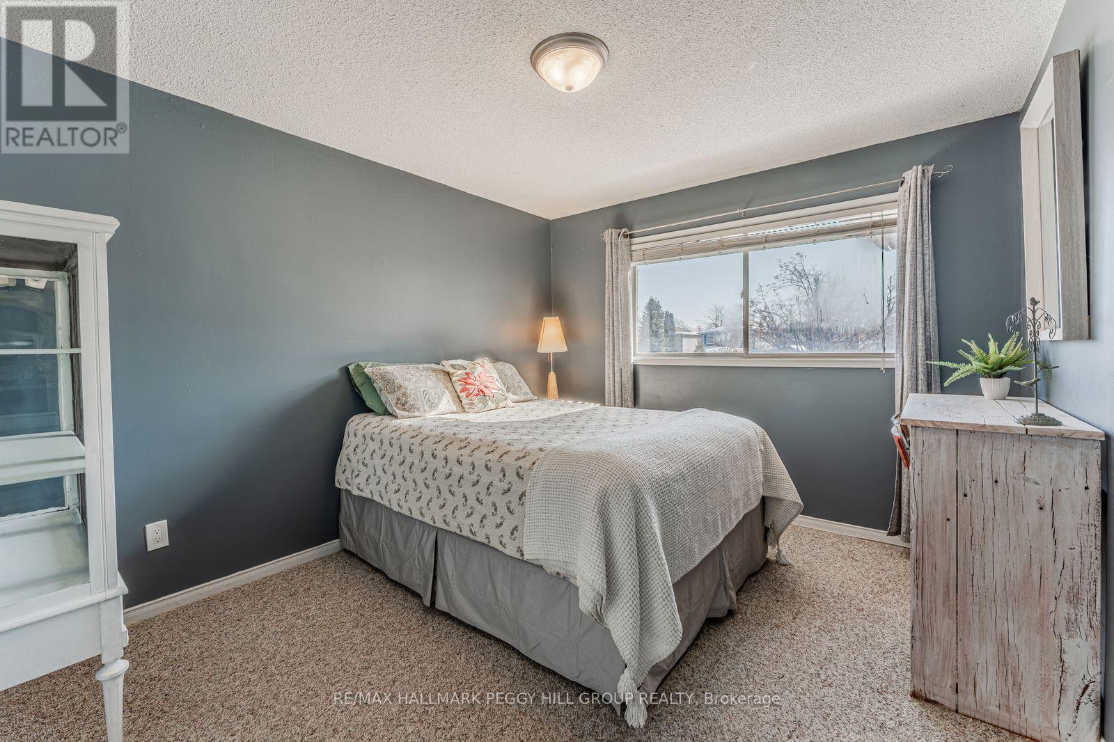 71 Radenhurst Crescent, Barrie, Ontario  L4M 6C5 - Photo 7 - S12805788