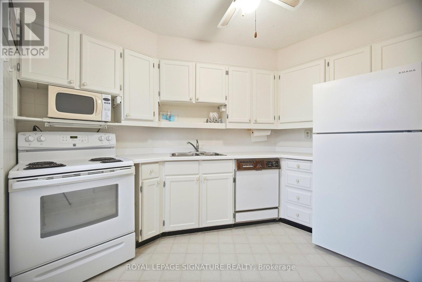 A21 - 296 Mill Road, Toronto, Ontario  M9C 4X8 - Photo 9 - W12805768