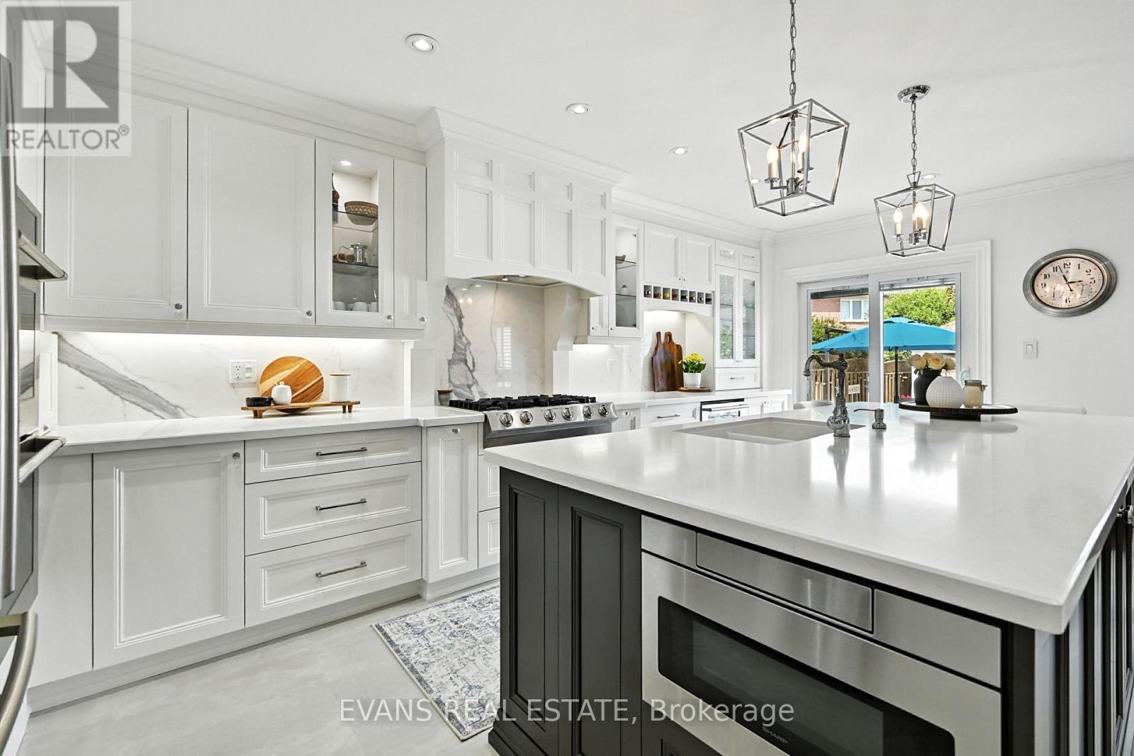 2135 Deer Park Road, Oakville, Ontario  L6M 3X4 - Photo 11 - W12805774