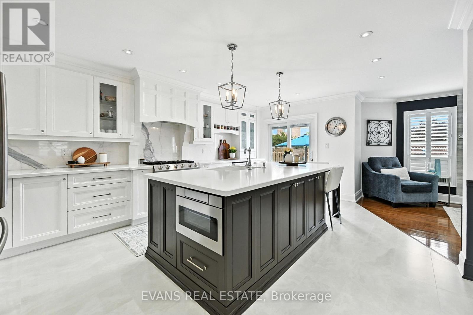 2135 Deer Park Road, Oakville, Ontario  L6M 3X4 - Photo 13 - W12805774