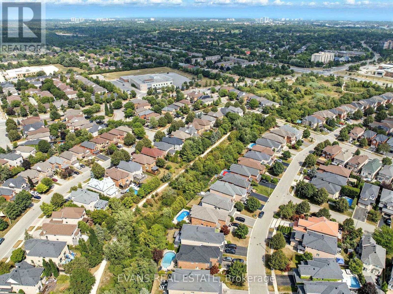 2135 Deer Park Road, Oakville, Ontario  L6M 3X4 - Photo 48 - W12805774