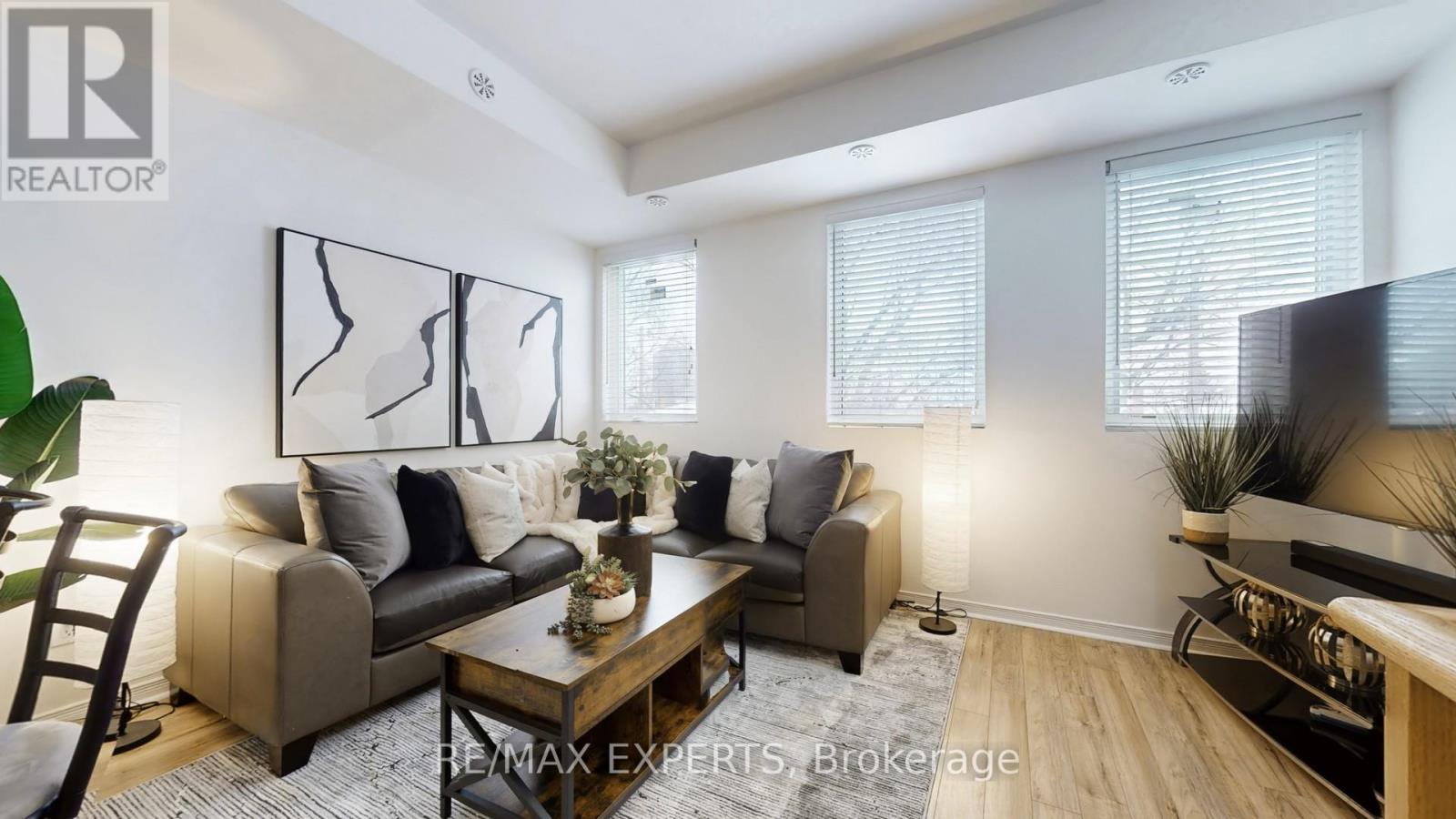 59 - 68 Winston Park Boulevard, Toronto, Ontario  M3K 1C3 - Photo 2 - W12805790