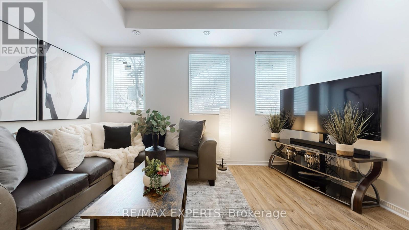 59 - 68 Winston Park Boulevard, Toronto, Ontario  M3K 1C3 - Photo 3 - W12805790