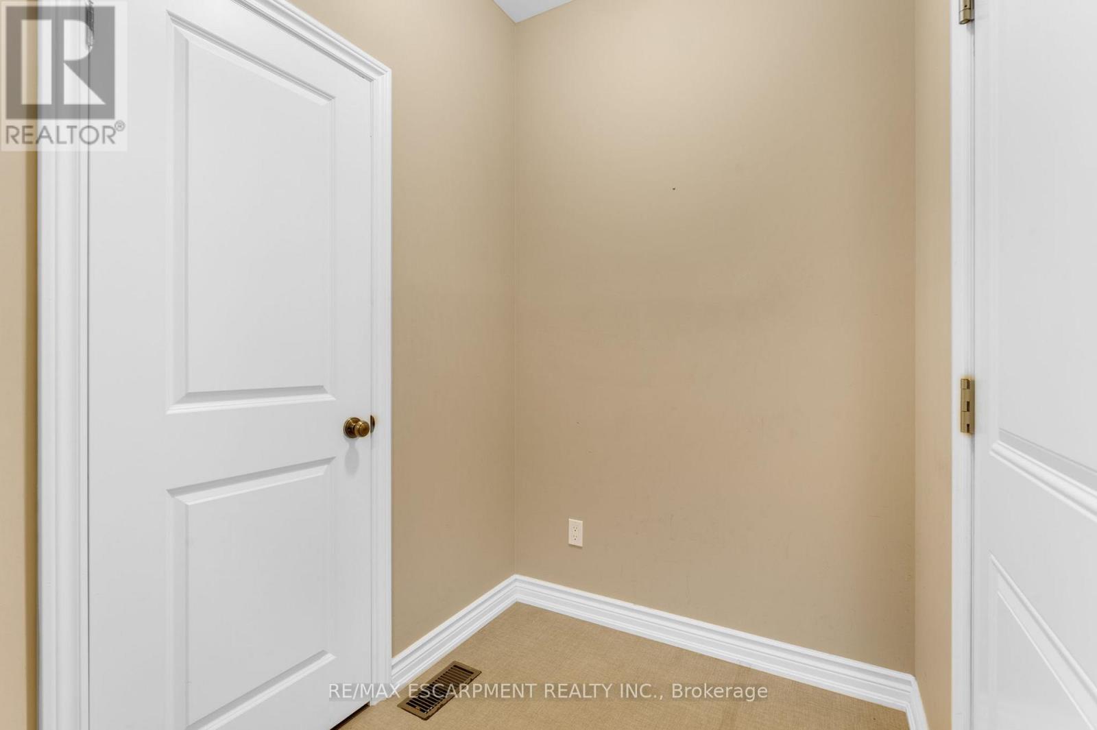 28 Maplewood Court, Haldimand, Ontario  N1A 3G8 - Photo 10 - X12805818