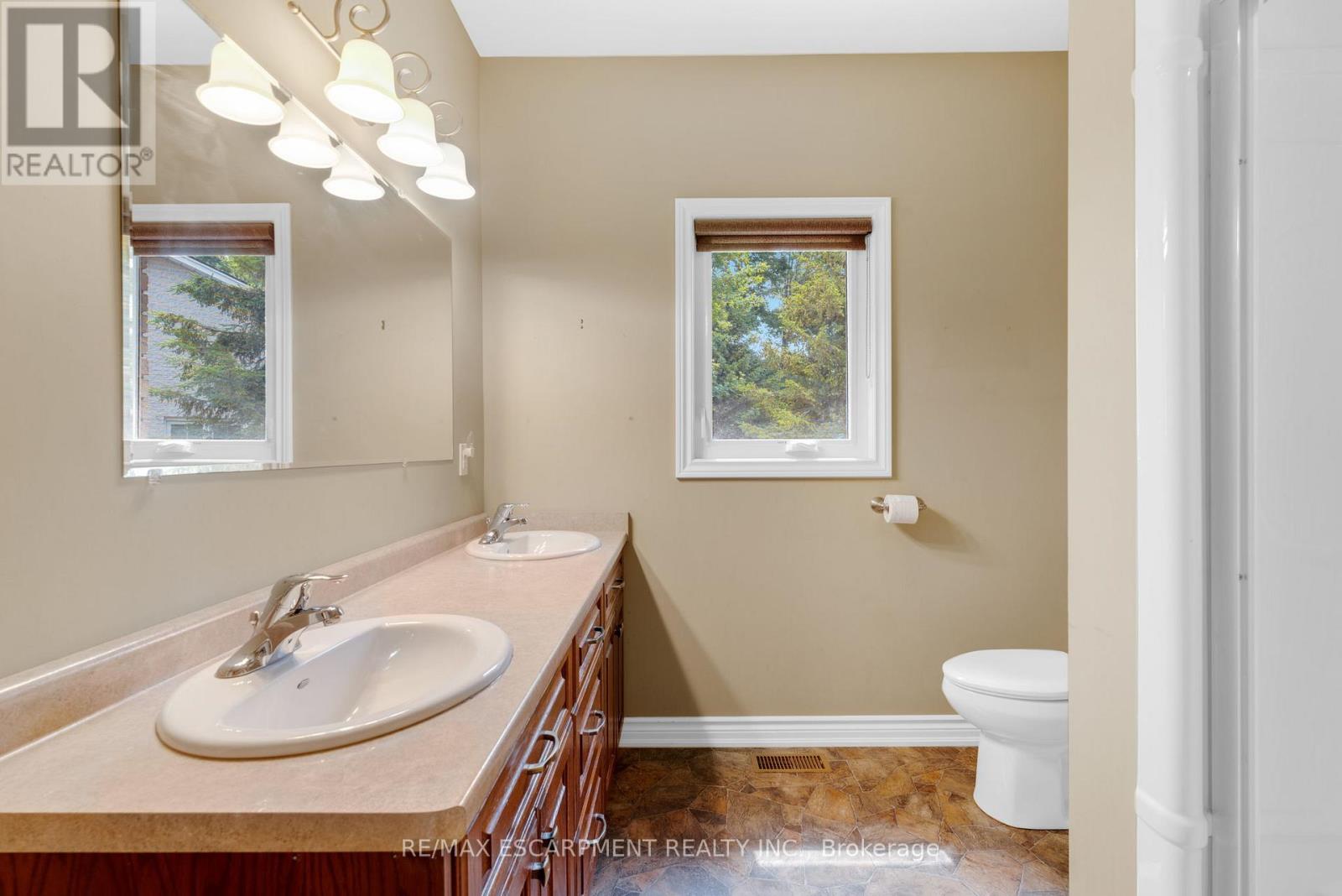 28 Maplewood Court, Haldimand, Ontario  N1A 3G8 - Photo 27 - X12805818