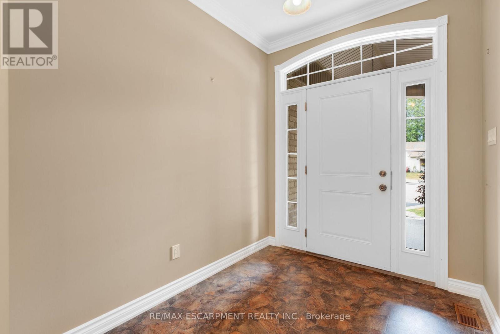 28 Maplewood Court, Haldimand, Ontario  N1A 3G8 - Photo 6 - X12805818