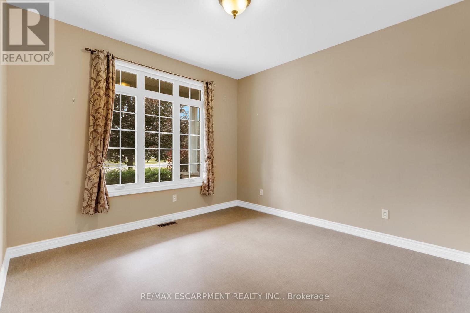 28 Maplewood Court, Haldimand, Ontario  N1A 3G8 - Photo 8 - X12805818