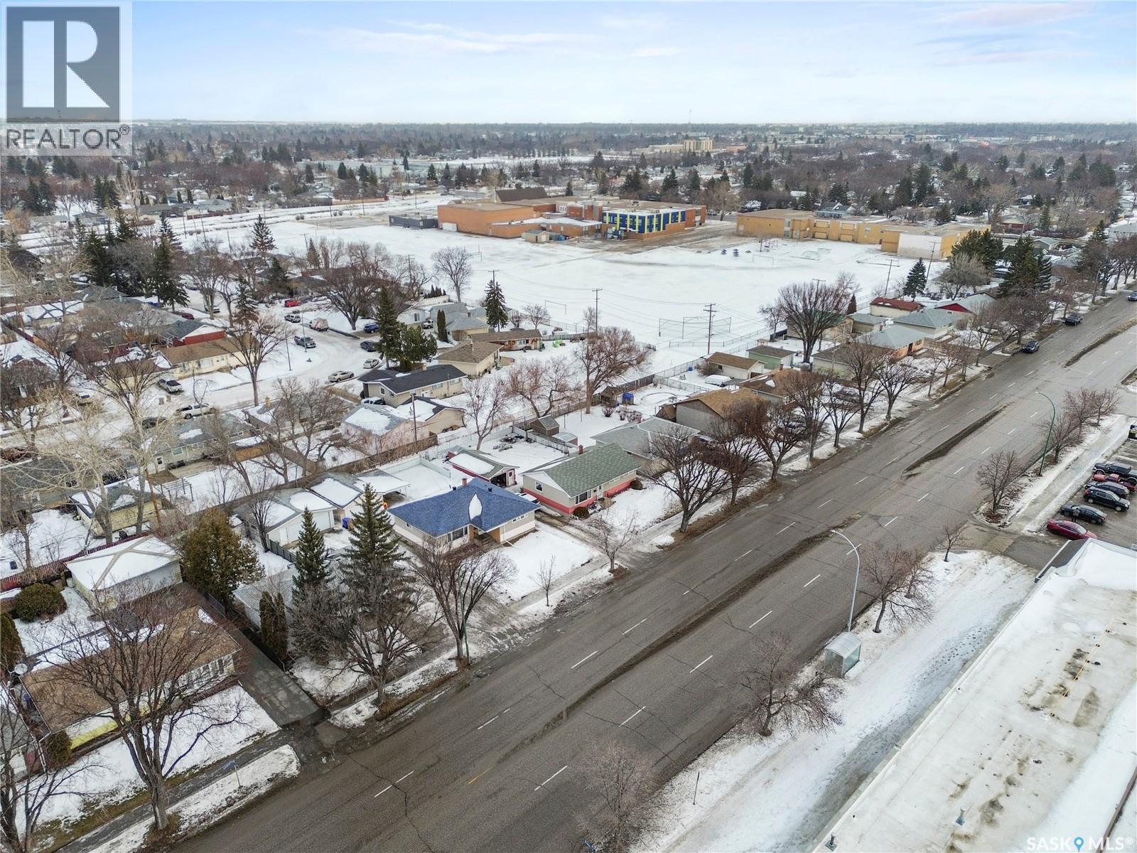 3814 Sherwood Drive, Regina, Saskatchewan  S4R 4A6 - Photo 4 - SK028853