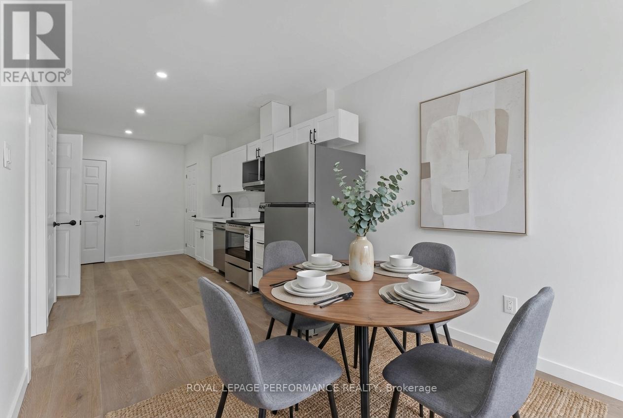 2 - 102 Sydney Street, Cornwall, Ontario  K6H 3H2 - Photo 2 - X12805940