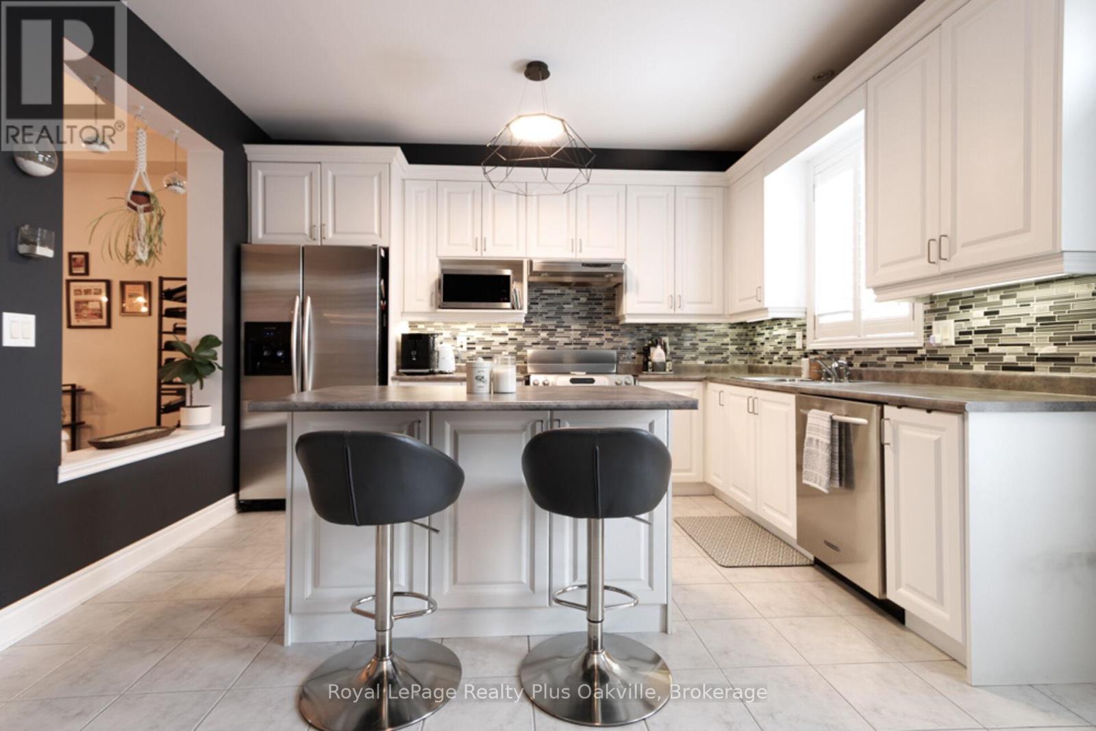 226 Duskywing Way, Oakville, Ontario  L6L 6X4 - Photo 11 - W12805876