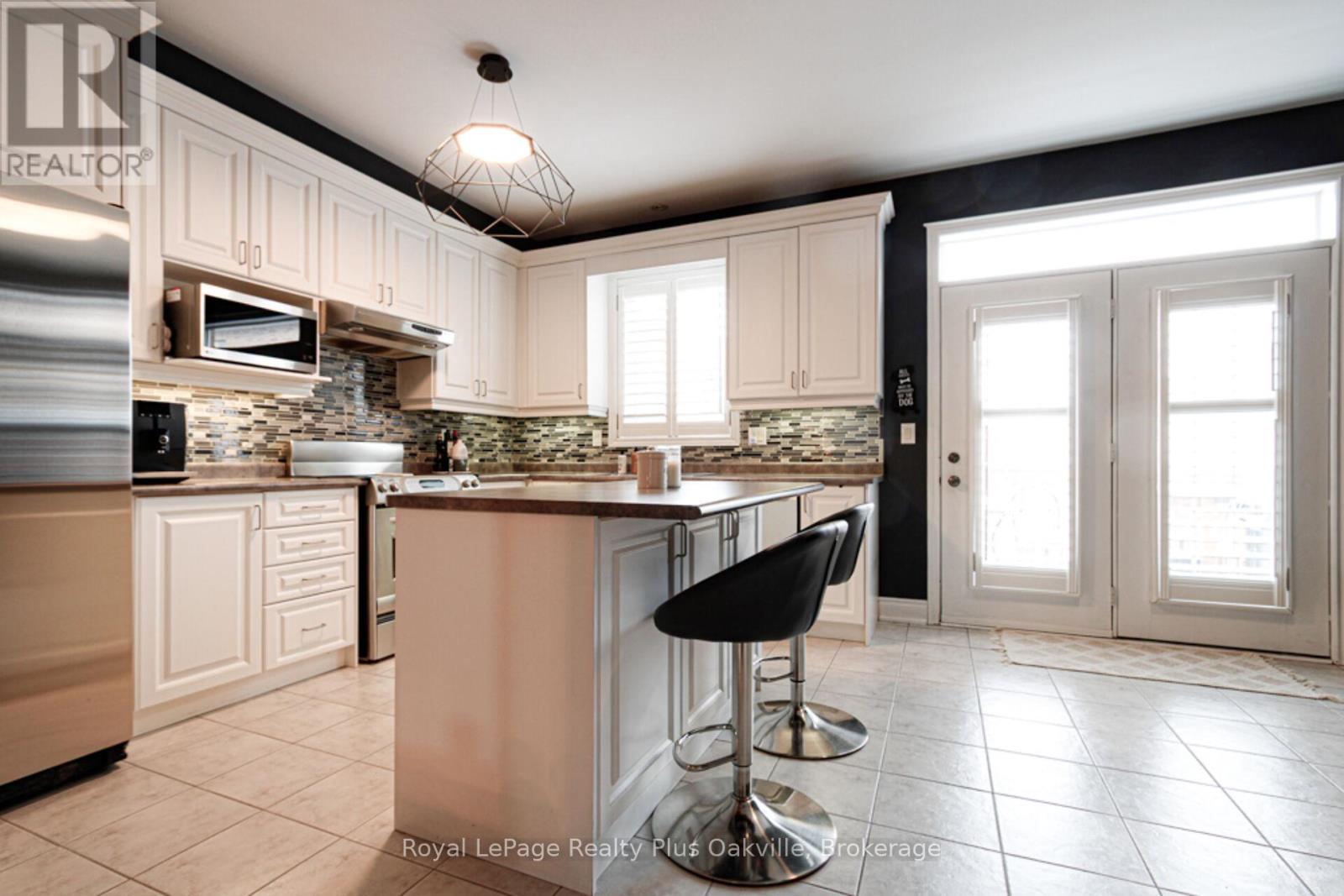 226 Duskywing Way, Oakville, Ontario  L6L 6X4 - Photo 17 - W12805876