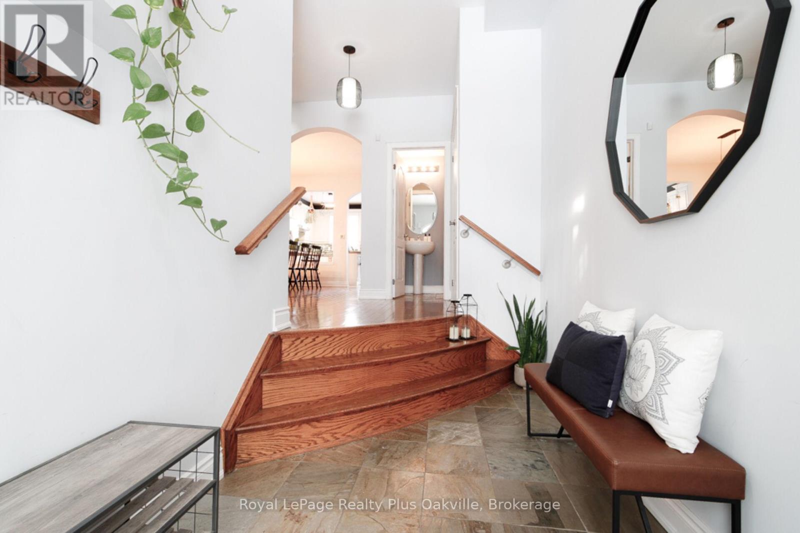 226 Duskywing Way, Oakville, Ontario  L6L 6X4 - Photo 4 - W12805876