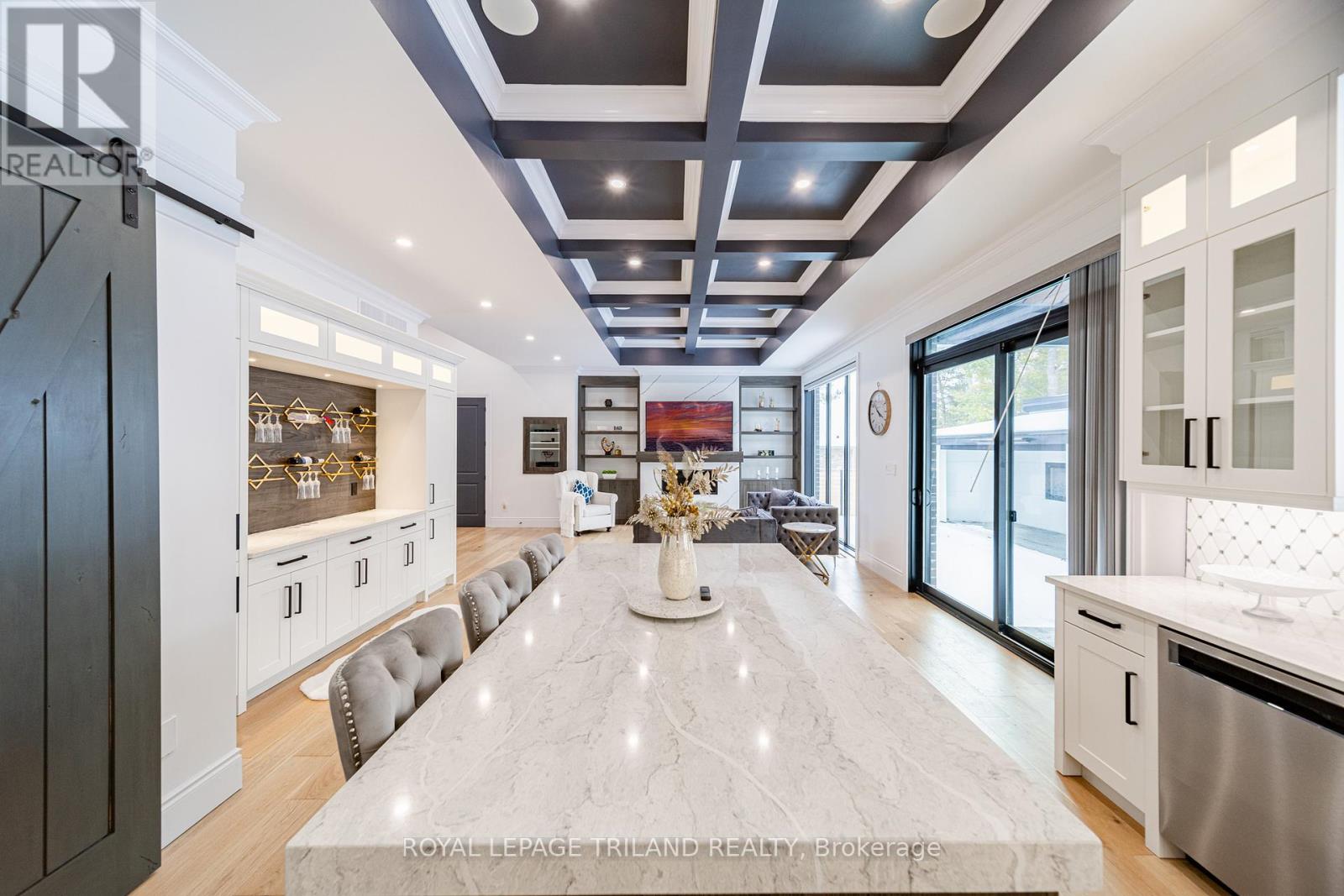 10175 Merrywood Drive, Lambton Shores, Ontario  N0M 1T0 - Photo 19 - X12681430