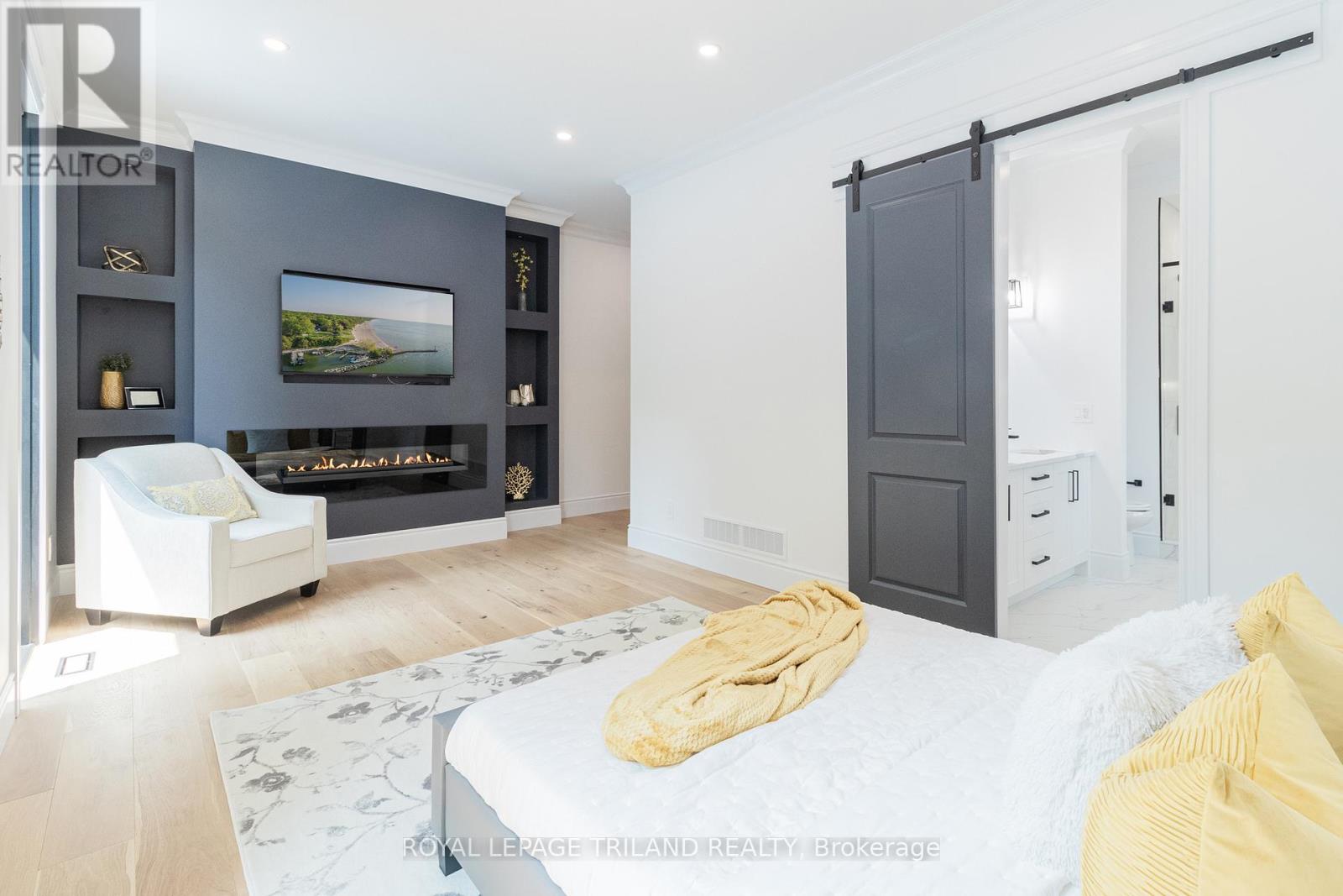 10175 Merrywood Drive, Lambton Shores, Ontario  N0M 1T0 - Photo 24 - X12681430